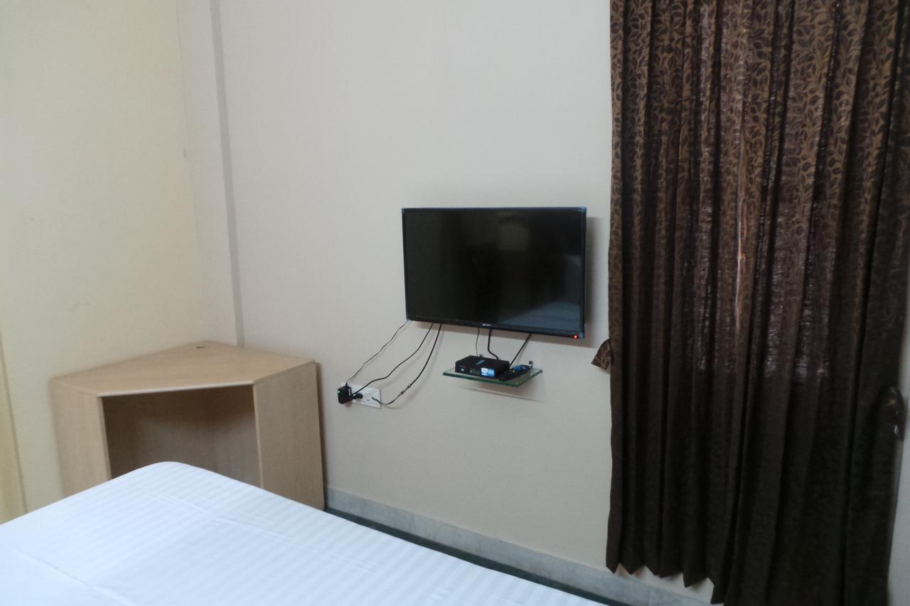 White House Hotel Bangalore Exterior photo